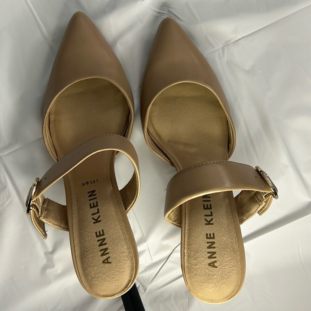 Anne Klein Flex sandals size 7/12 M barely worn